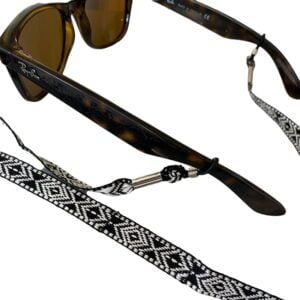 11363 brillenkoord inca print - zwart - wit verpakt in situatie